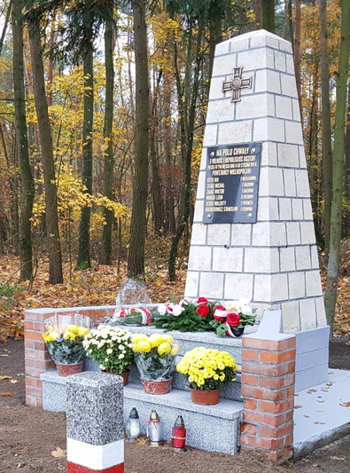 Pomnik upamiętniający poległych powstańców wielkopolskich w Zbarzewie